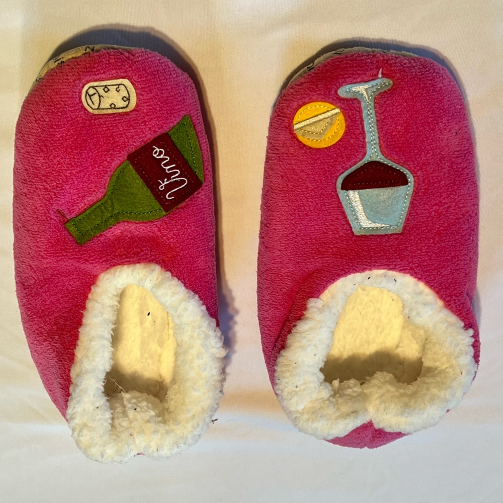 Snoozies women plush slippers size L new without tags